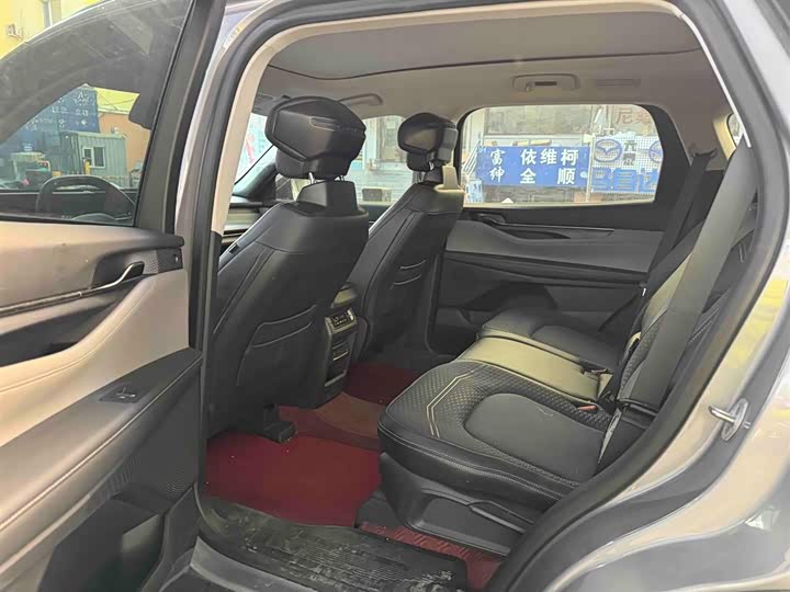 Фото 12 - Ford Edge