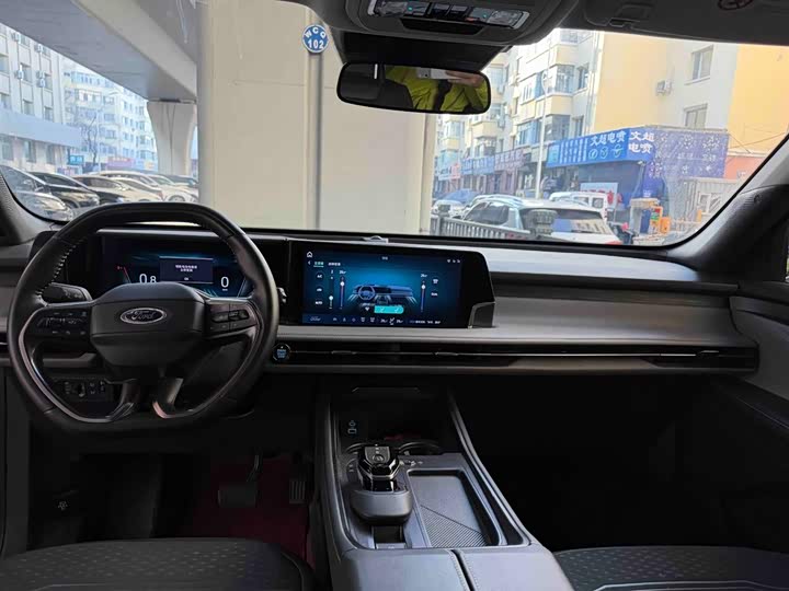 Фото 13 - Ford Edge