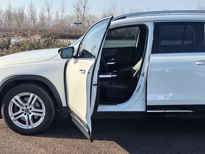 Фото 10 - Mercedes-Benz GLB-Class