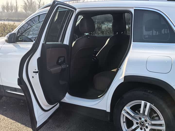 Фото 12 - Mercedes-Benz GLB-Class