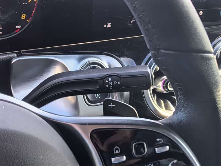 Фото 9 - Mercedes-Benz GLB-Class