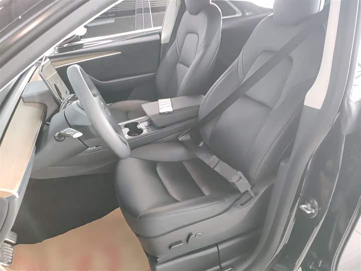 Фото 14 - Tesla Model Y