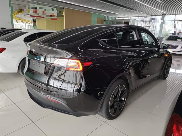 Фото 6 - Tesla Model Y