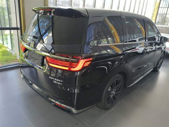 Фото 7 - Honda Odyssey