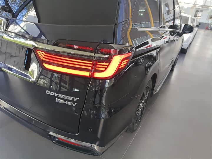 Фото 8 - Honda Odyssey