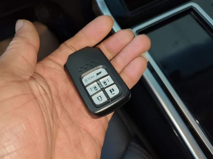 Фото 9 - Honda Odyssey