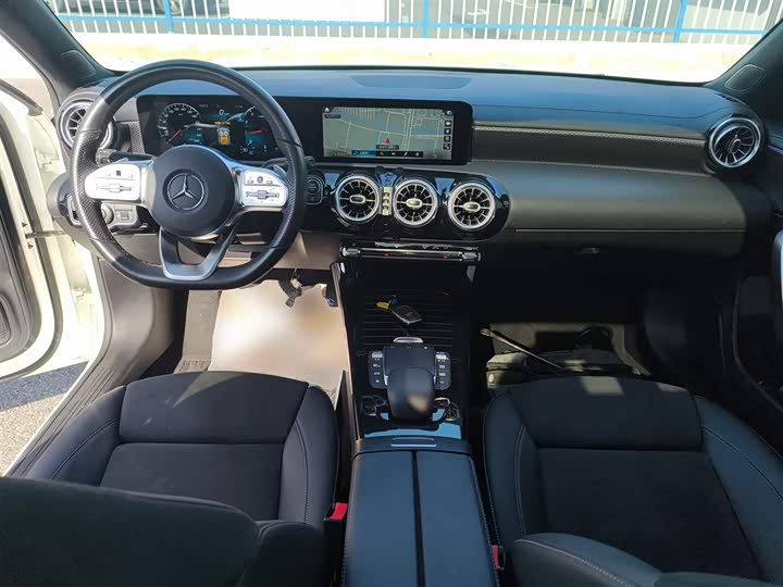 Фото 10 - Mercedes-Benz A-Class