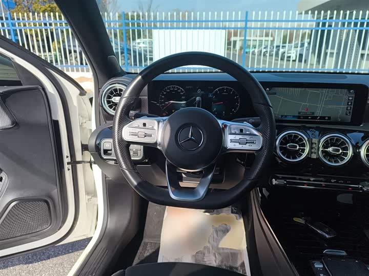 Фото 11 - Mercedes-Benz A-Class