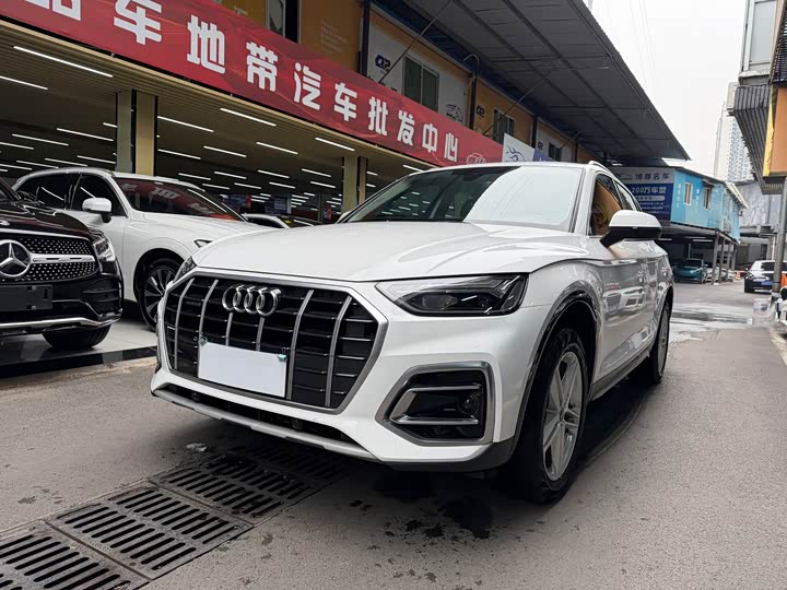 Фото 1 - Audi Q5L