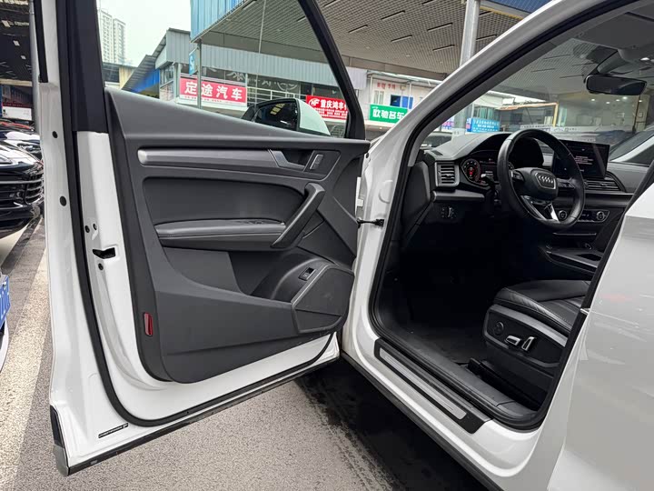 Фото 10 - Audi Q5L