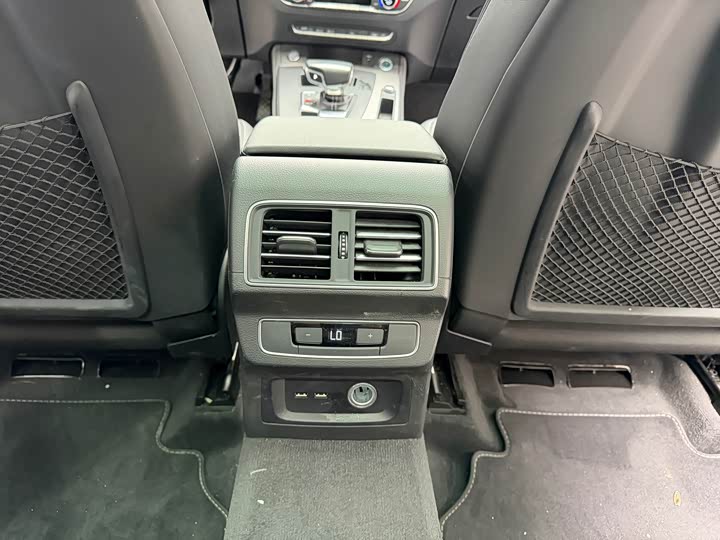 Фото 13 - Audi Q5L