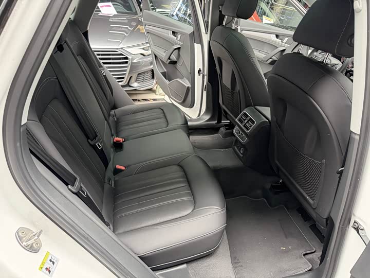 Фото 19 - Audi Q5L