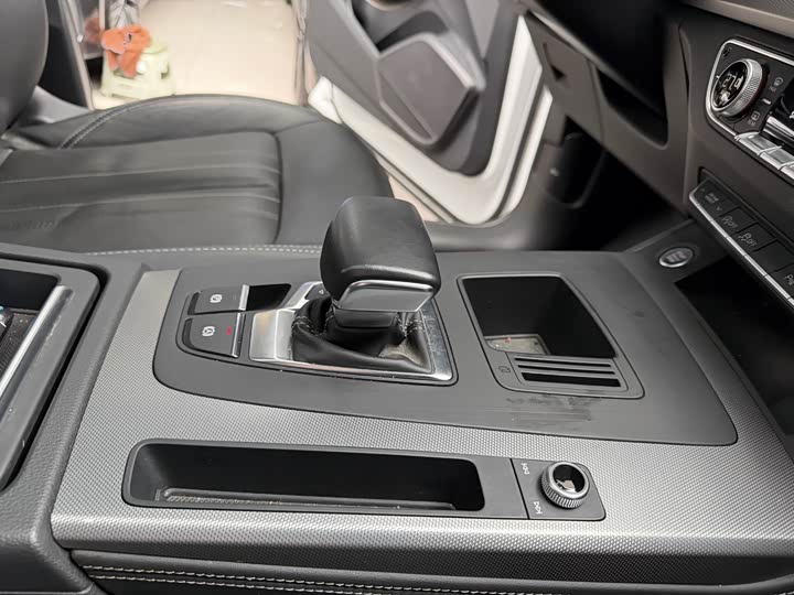 Фото 24 - Audi Q5L