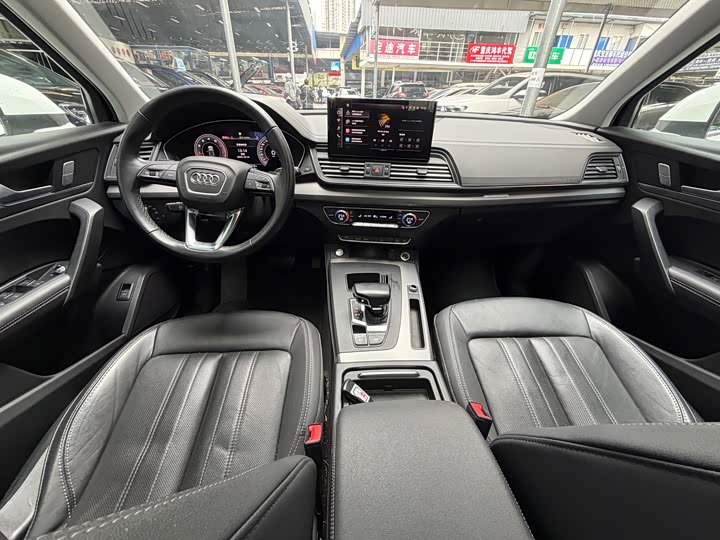 Фото 25 - Audi Q5L