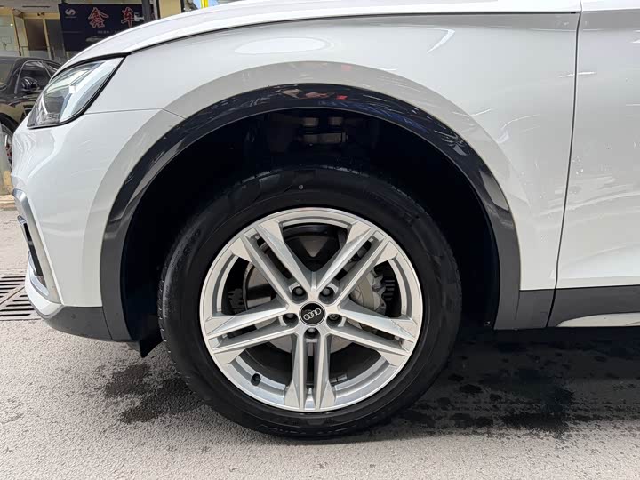 Фото 26 - Audi Q5L