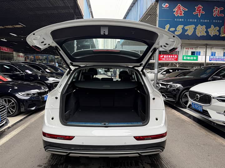 Фото 27 - Audi Q5L