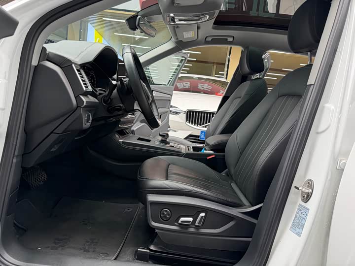 Фото 9 - Audi Q5L