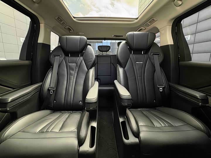 Фото 10 - Hongqi HQ9