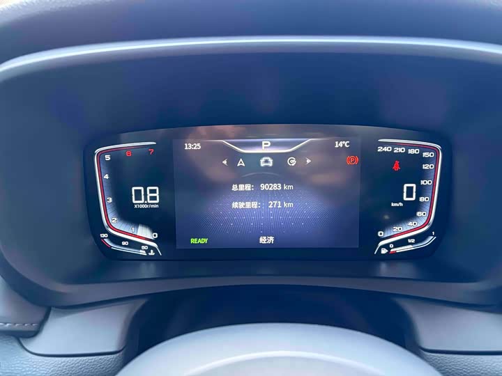 Фото 15 - Hongqi HQ9