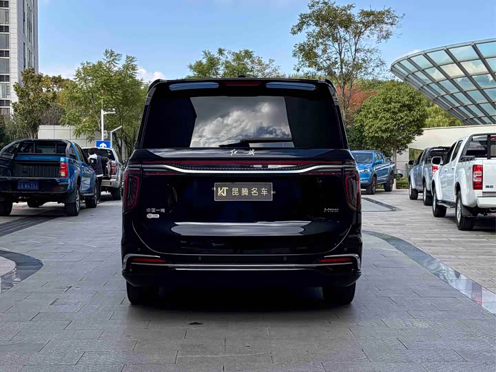 Фото 17 - Hongqi HQ9