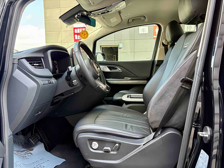 Фото 4 - Hongqi HQ9