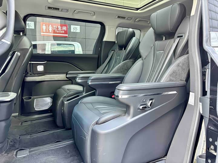 Фото 9 - Hongqi HQ9