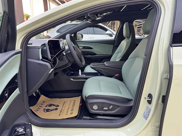 Фото 10 - Hongqi EH7