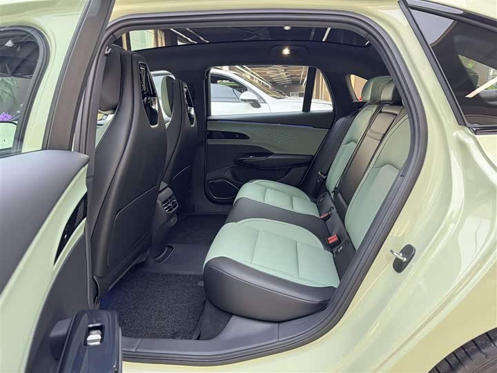 Фото 11 - Hongqi EH7