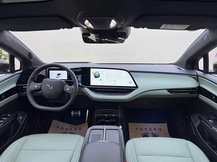 Фото 14 - Hongqi EH7