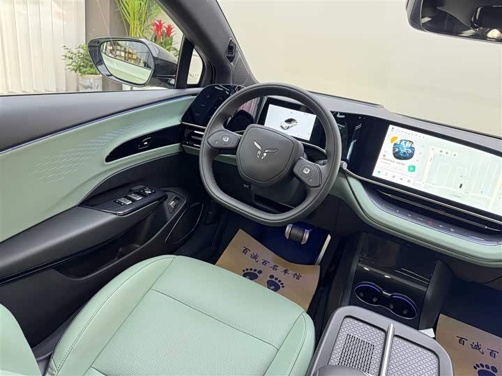 Фото 15 - Hongqi EH7