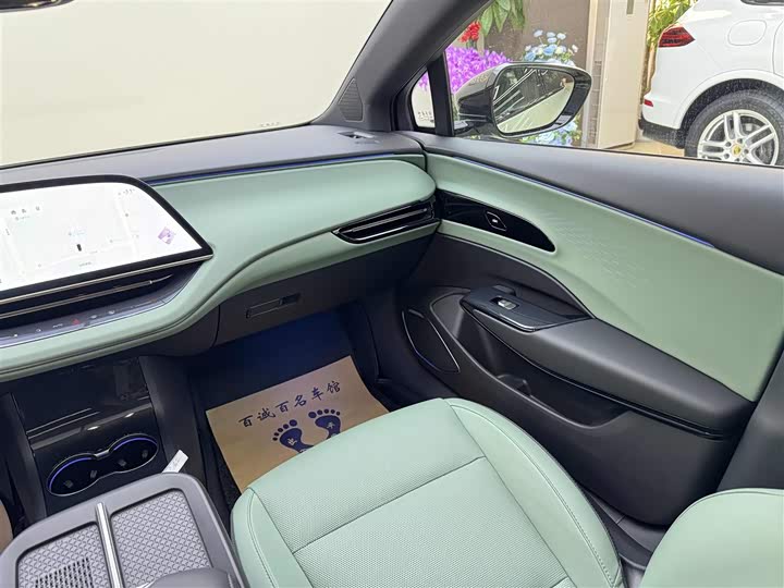 Фото 16 - Hongqi EH7