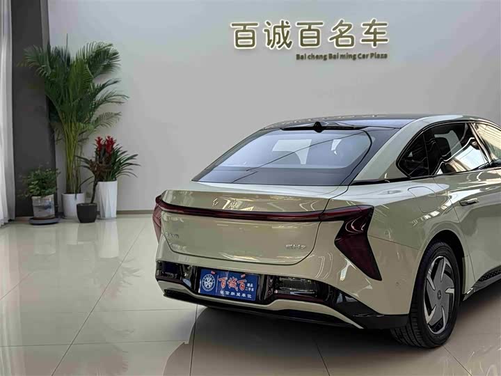 Фото 7 - Hongqi EH7