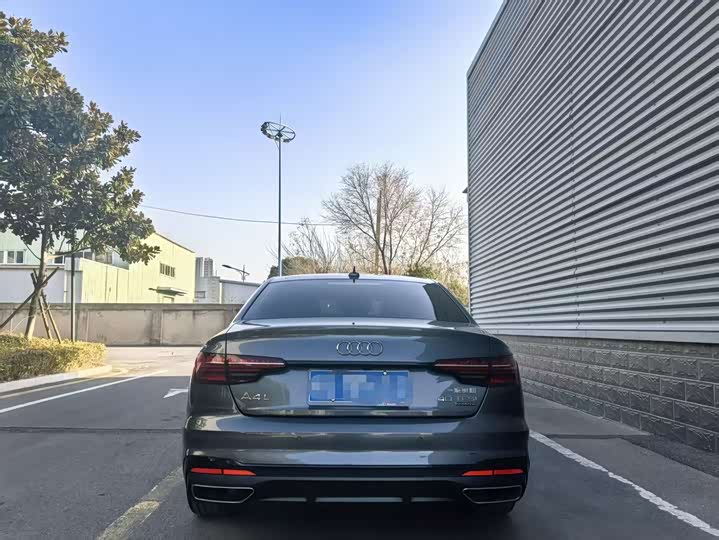 Фото 4 - Audi A4L