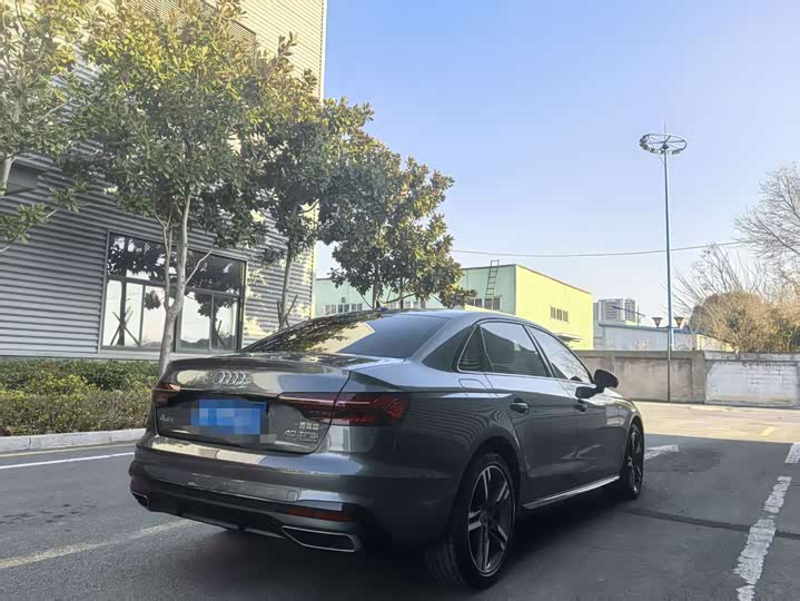 Фото 5 - Audi A4L