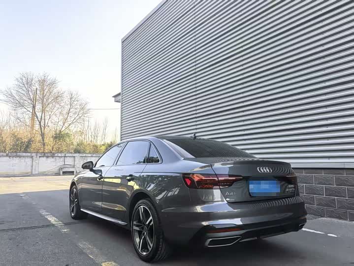Фото 6 - Audi A4L