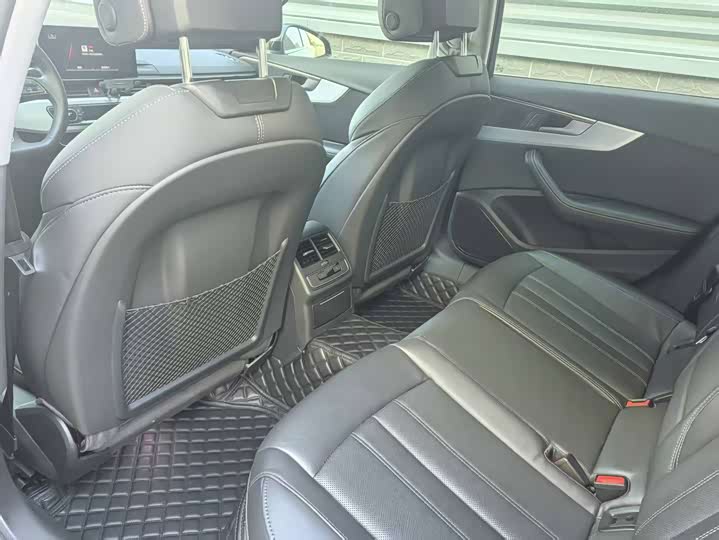 Фото 8 - Audi A4L