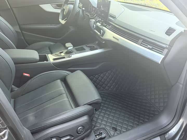 Фото 9 - Audi A4L