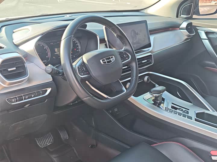 Фото 11 - Geely Coolray