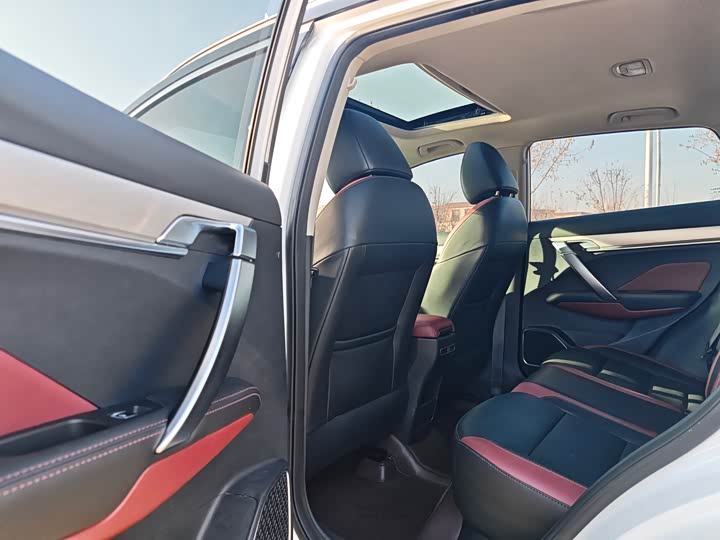 Фото 6 - Geely Coolray