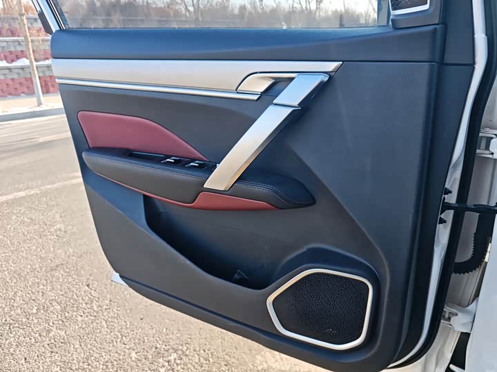 Фото 9 - Geely Coolray