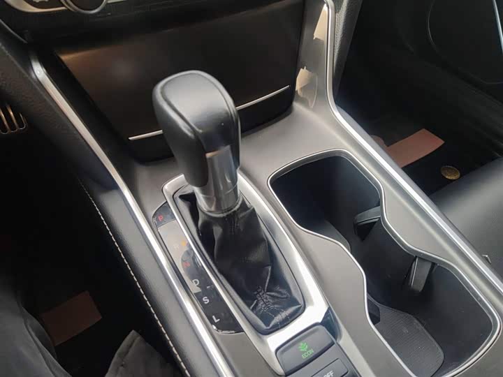 Фото 14 - Honda Accord