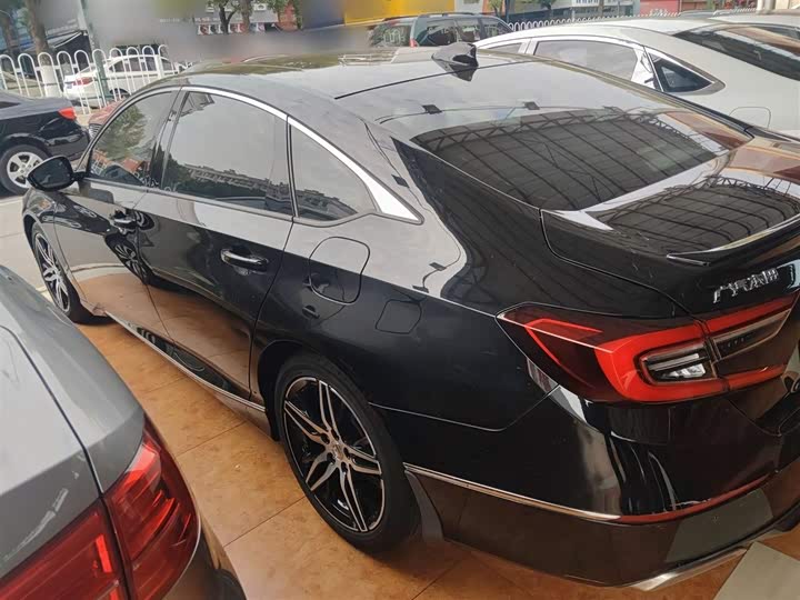 Фото 5 - Honda Accord