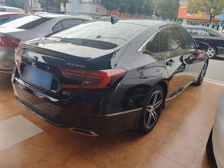 Фото 7 - Honda Accord