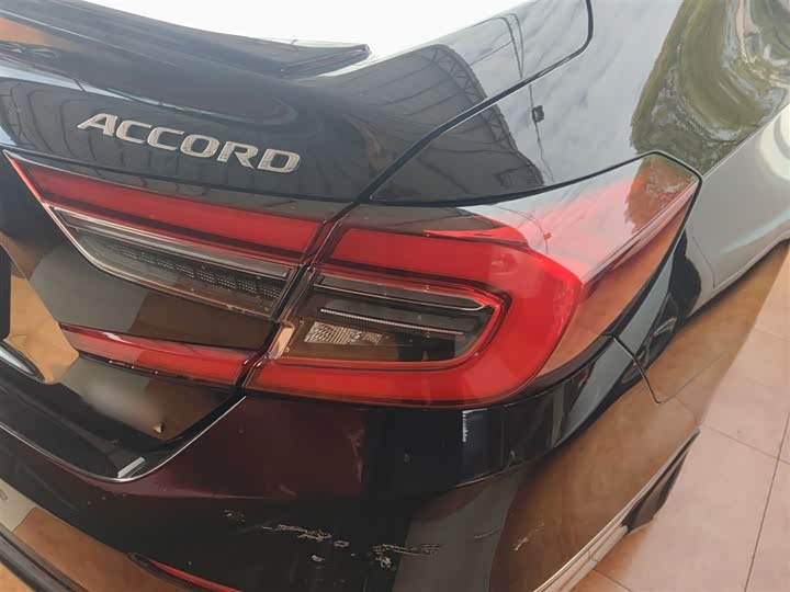 Фото 8 - Honda Accord