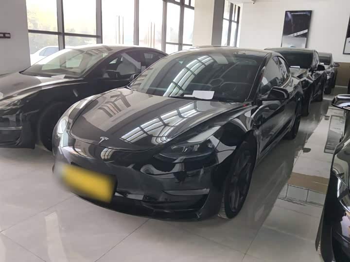 Фото 2 - Tesla Model 3