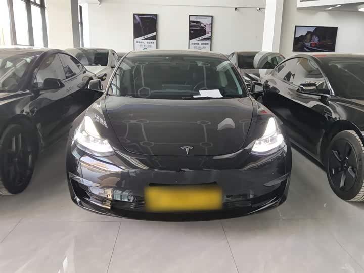 Фото 3 - Tesla Model 3