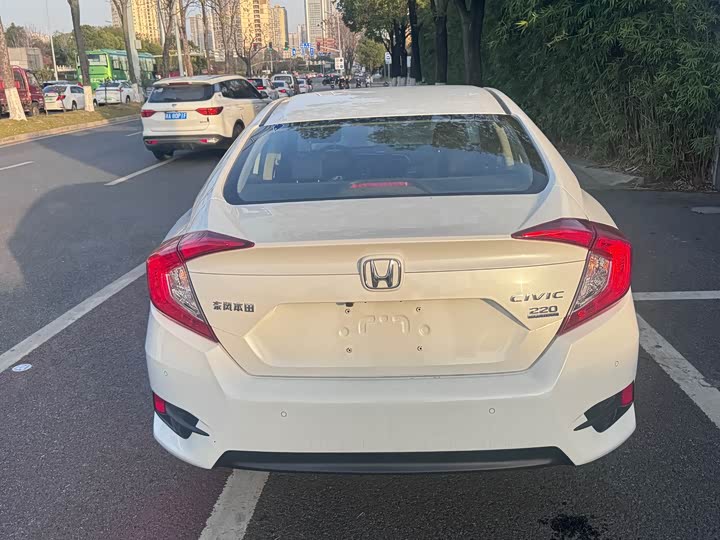 Фото 8 - Honda Civic