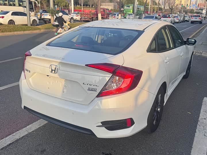 Фото 9 - Honda Civic