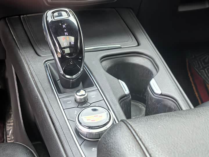 Фото 10 - Cadillac XT4