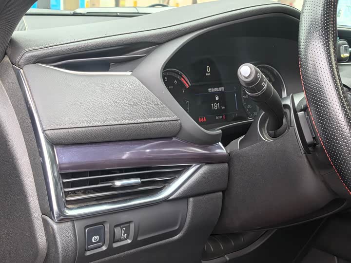 Фото 12 - Cadillac XT4